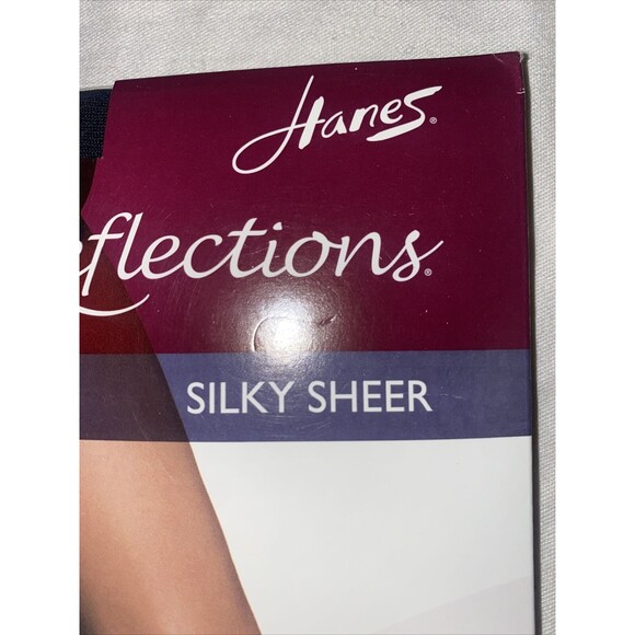 Hanes Silk 717 Reflections Pantyhose Control Top silky Sheer Toe Jet Black C-D - Picture 8 of 8